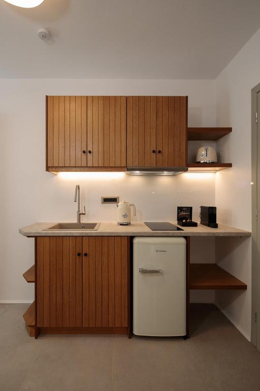 Kuchyň nebo kuchyňský kout v ubytování "Makava Suites" Your Luxe Urban Sanctuary