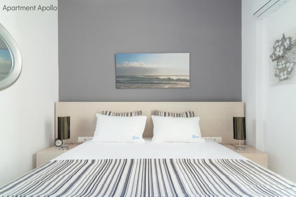 Postel nebo postele na pokoji v ubytování Apollo & Artemis by Heloni Apartments