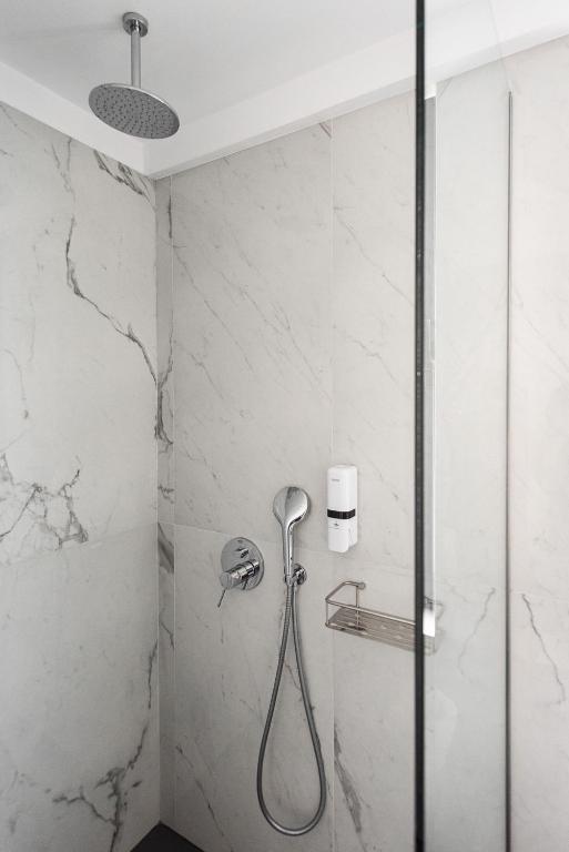 Spring Apartments - 8