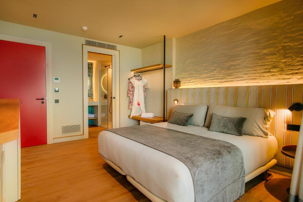 a bedroom with a large white bed in a room at Casa Indiana Hotel Boutique in Blanes