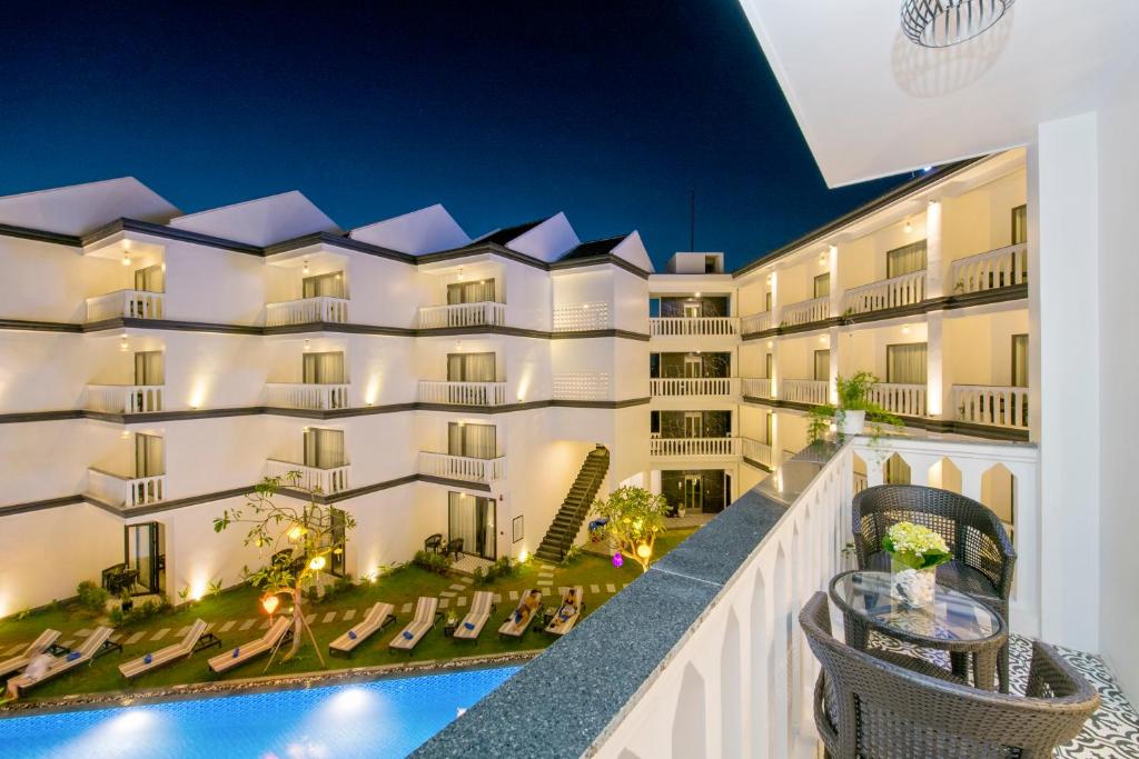Bazén v ubytování Gem Riverside Hotel Hoi An nebo v jeho okolí