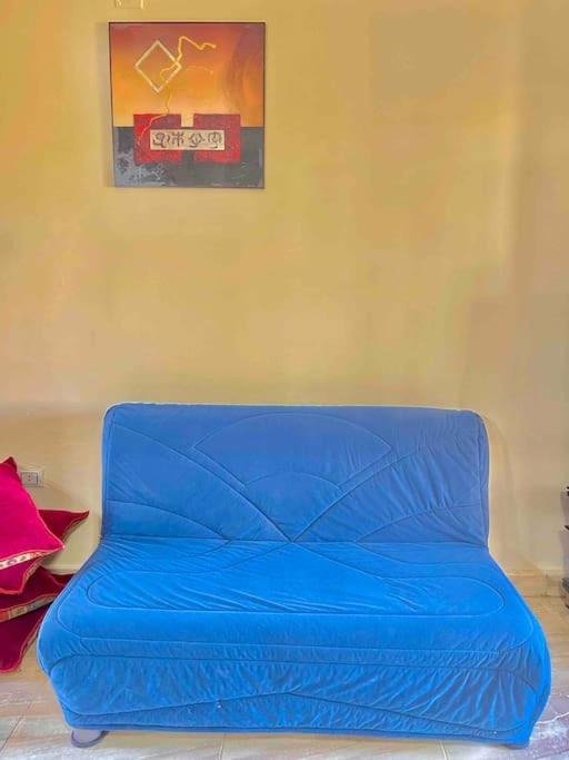 Posezení v ubytování 50% Off. 2BR , 2BR Ground floor with pool view, private beach access, security 24/7 شاليه ٢ غرفه ، ٢ حمام ف الدور الارضي قدام جنينه و حمام السباحه مباشره ، شاطيء خاص بالقرية و أمن ٢٤ ساعه و مسجد خاص