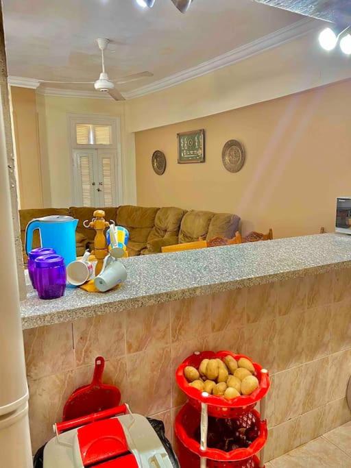 Posezení v ubytování 50% Off. 2BR , 2BR Ground floor with pool view, private beach access, security 24/7 شاليه ٢ غرفه ، ٢ حمام ف الدور الارضي قدام جنينه و حمام السباحه مباشره ، شاطيء خاص بالقرية و أمن ٢٤ ساعه و مسجد خاص