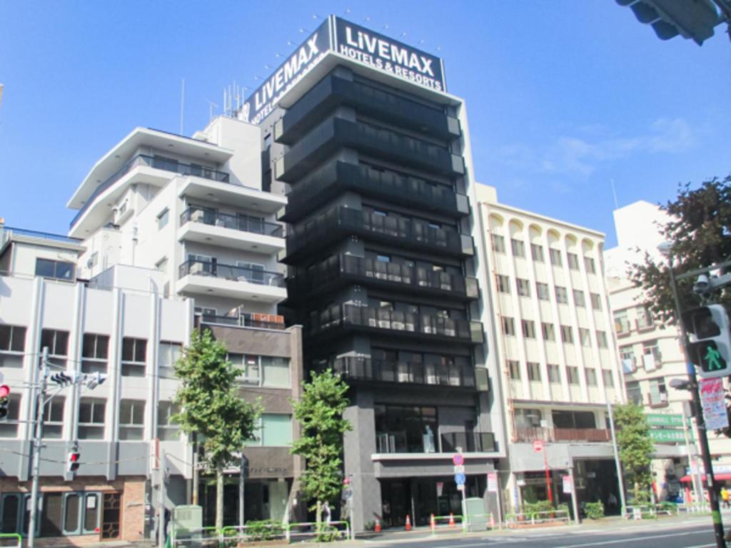 東京的住宿－HOTEL LiVEMAX Tokyo-Otsuka Ekimae，上面有标志的建筑
