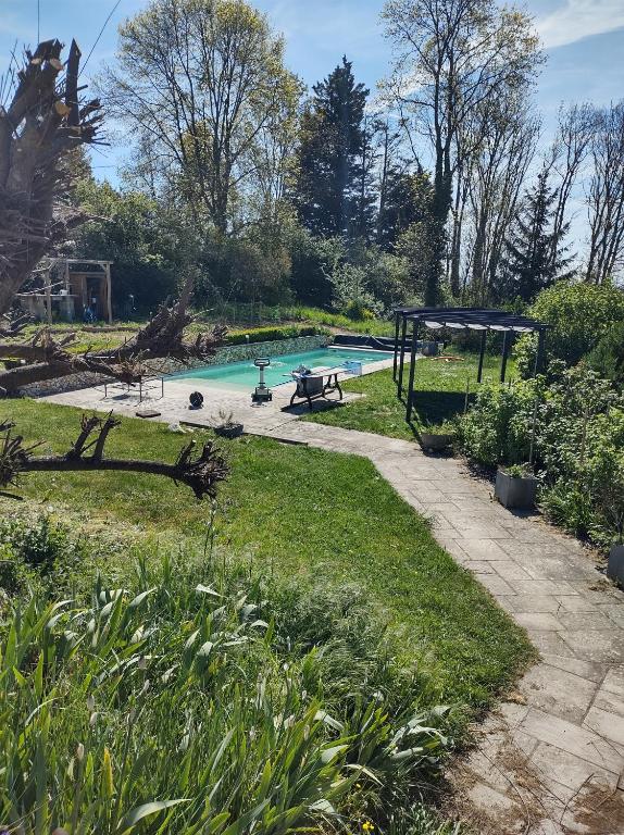 a swimming pool with a picnic table and a gazebo at Le Marais des Littes in Chonas-lʼAmballan