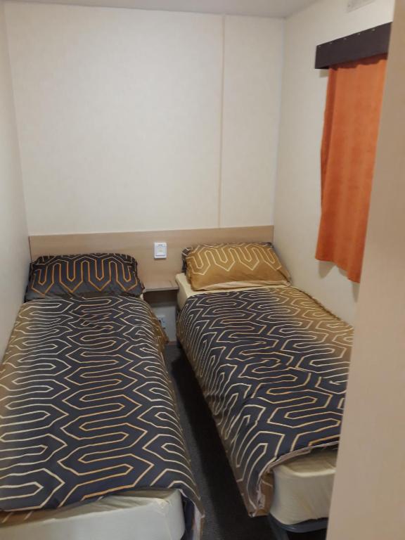 Posteľ alebo postele v izbe v ubytovaní Zimmerferi Apartman Keszthely