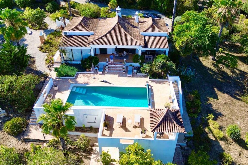 una vista aérea de una casa con piscina en Magical VILLA CASA KOI in Sao Bras de Alportel, en São Brás de Alportel