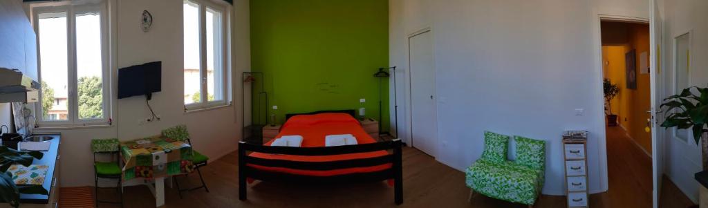 a bedroom with a bed and a green wall at MonoPat in Marina di Pisa