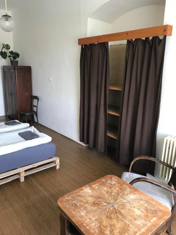 Postel nebo postele na pokoji v ubytování Nezámek