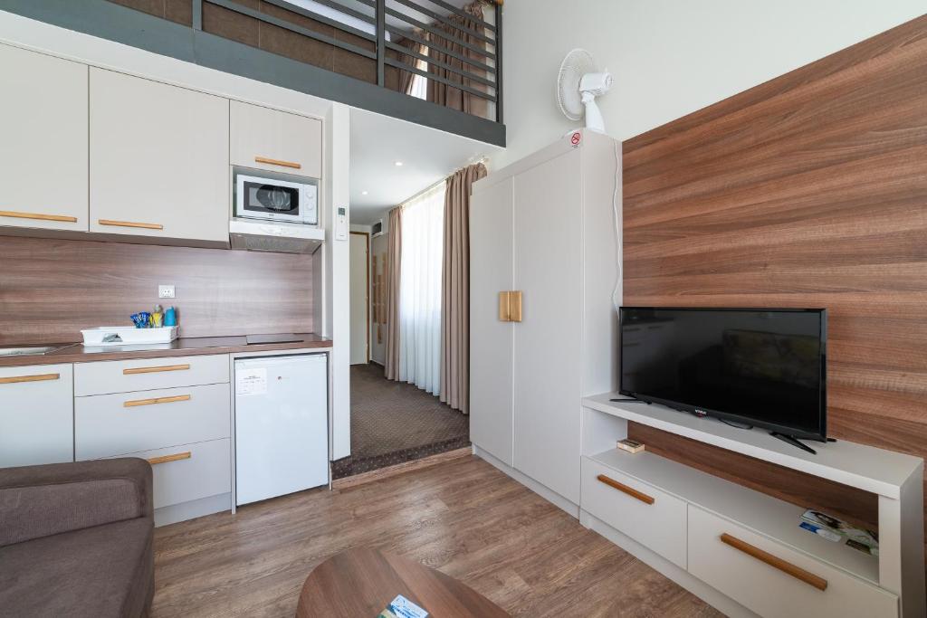 Kuchyň nebo kuchyňský kout v ubytování Atrijum Apartments and Rooms