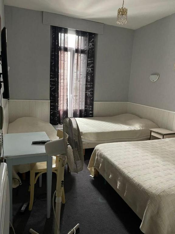 Notre Dame AUXILIATRICE - Habitación Familiar Con Balcón