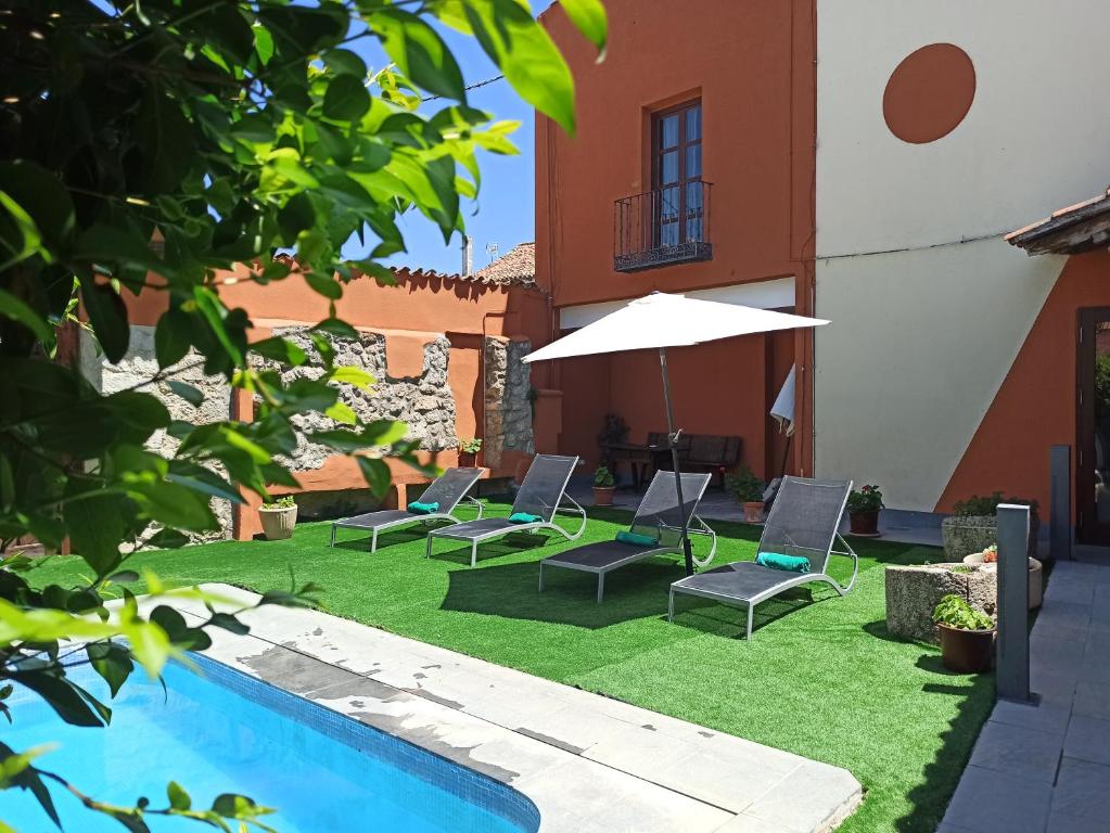 The swimming pool at or close to Hotel Casa del Abad