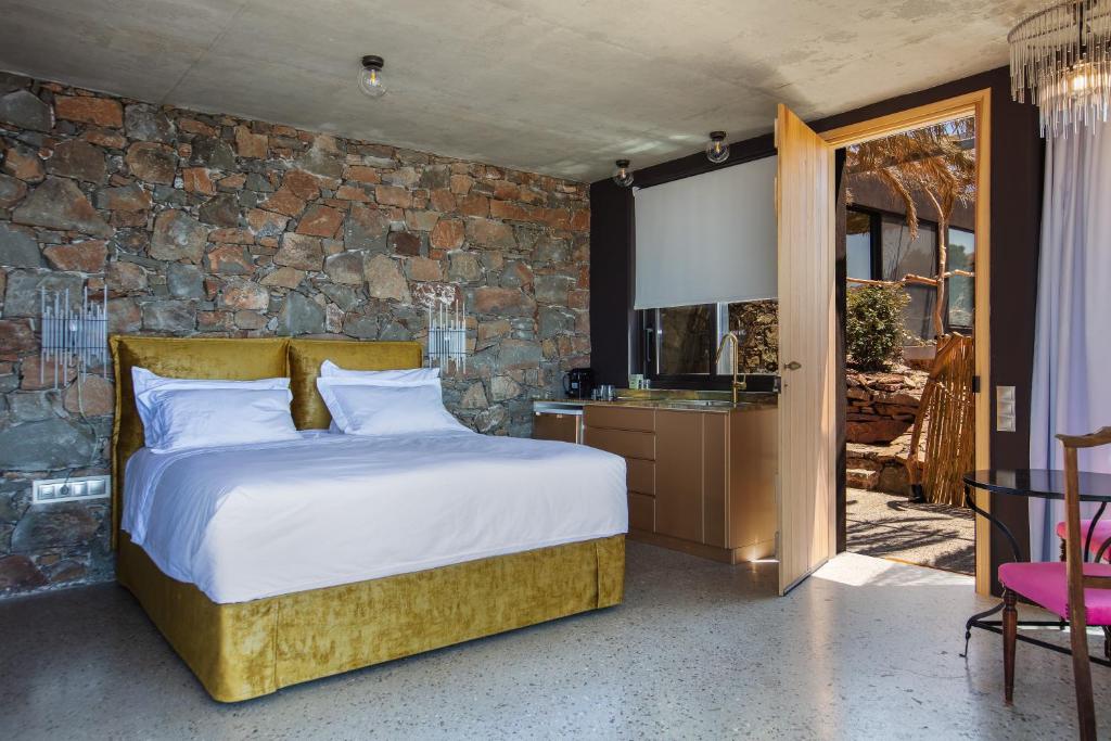 Postel nebo postele na pokoji v ubytování Muar Suites