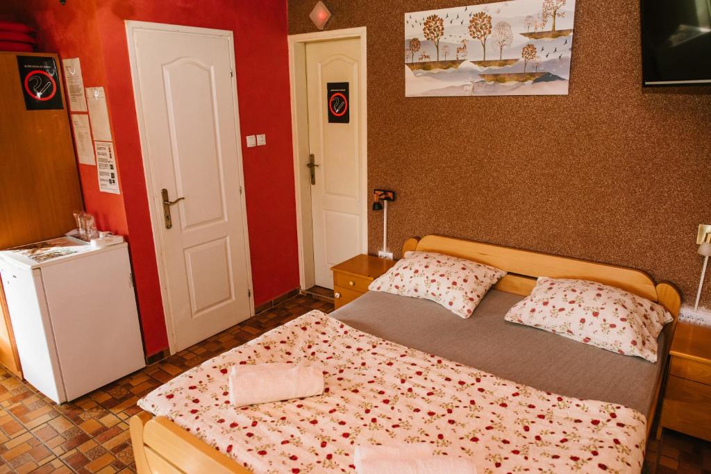 Postel nebo postele na pokoji v ubytování Sobe Tatjana