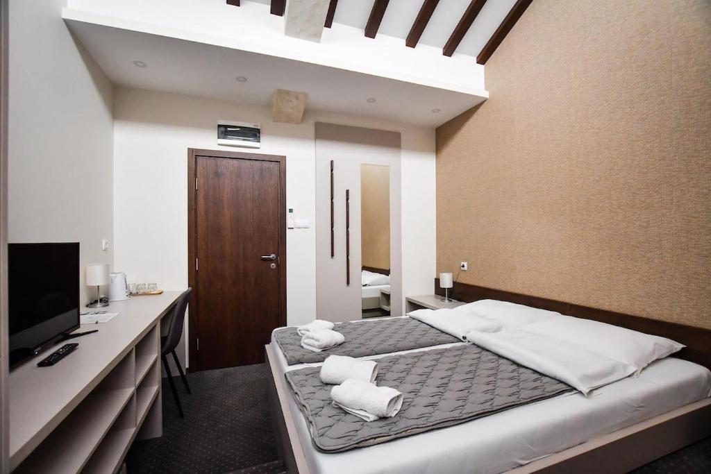 Postel nebo postele na pokoji v ubytování Atrijum Apartments and Rooms