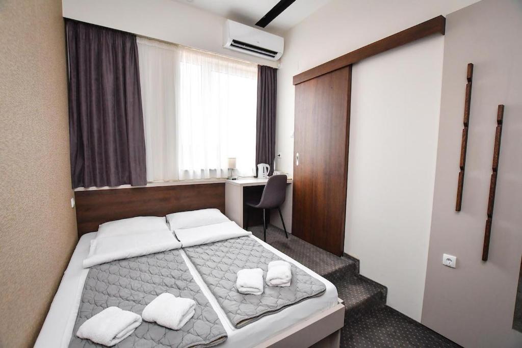 Postel nebo postele na pokoji v ubytování Atrijum Apartments and Rooms