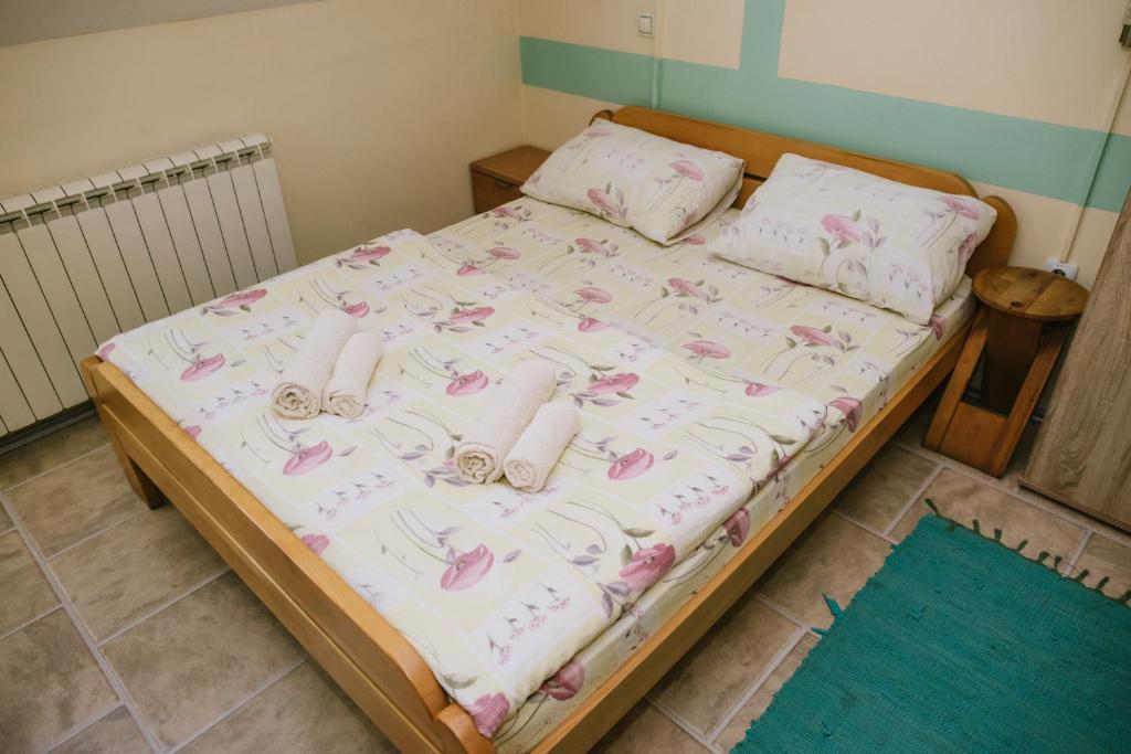 Postel nebo postele na pokoji v ubytování Sobe Tatjana