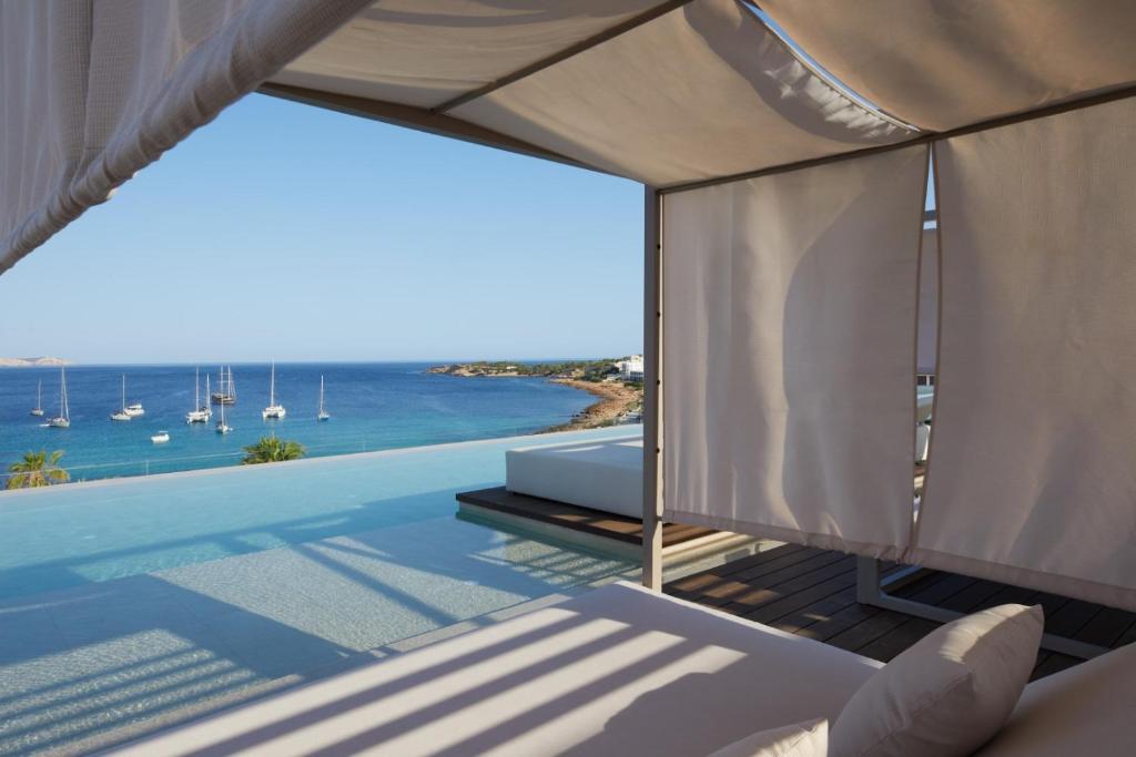 a villa with a swimming pool and a view of the ocean at Hotel & Spa Blau Parc in San Antonio