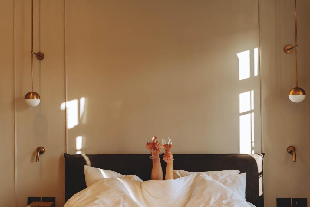 Postel nebo postele na pokoji v ubytování Allegro Neve Tzedek Boutique Suites - By HOMY