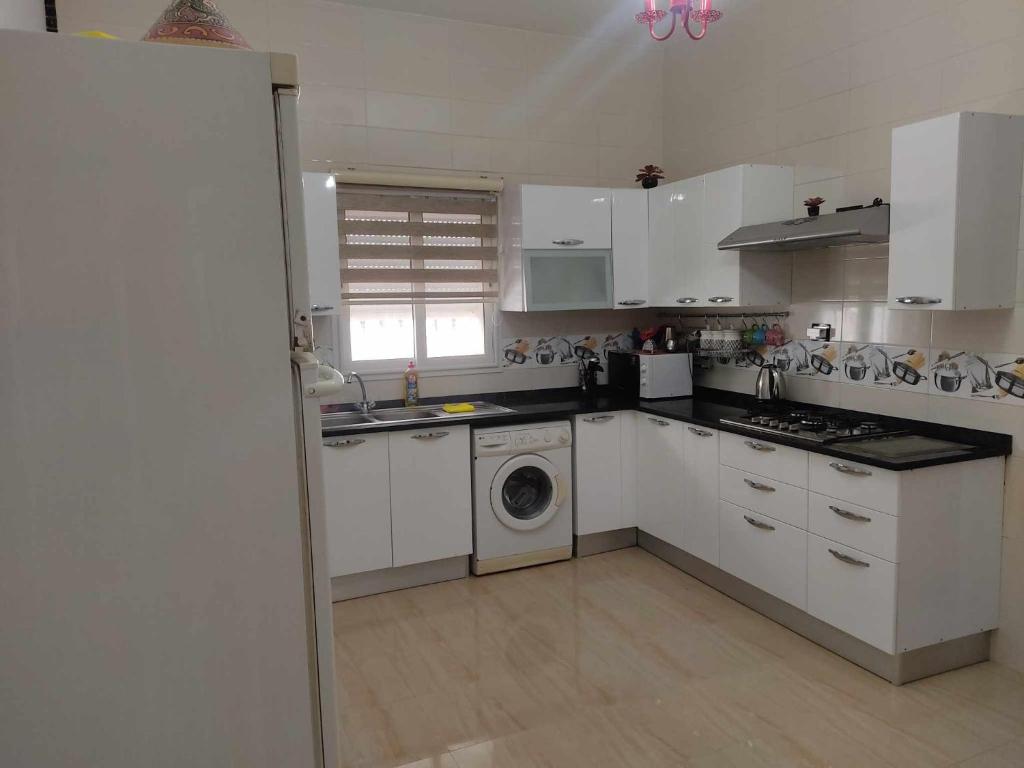 Kuchyň nebo kuchyňský kout v ubytování villa mimosa avec parking intérieur