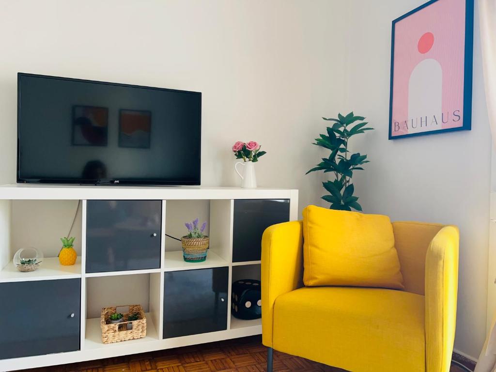 Funky Central Apt