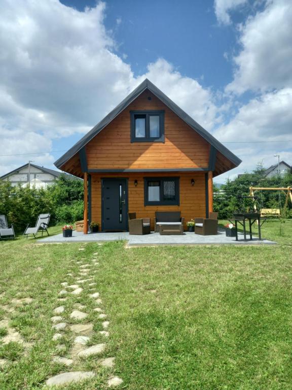 a house with a gambrel roof at Pod Grapą in Zubrzyca Górna