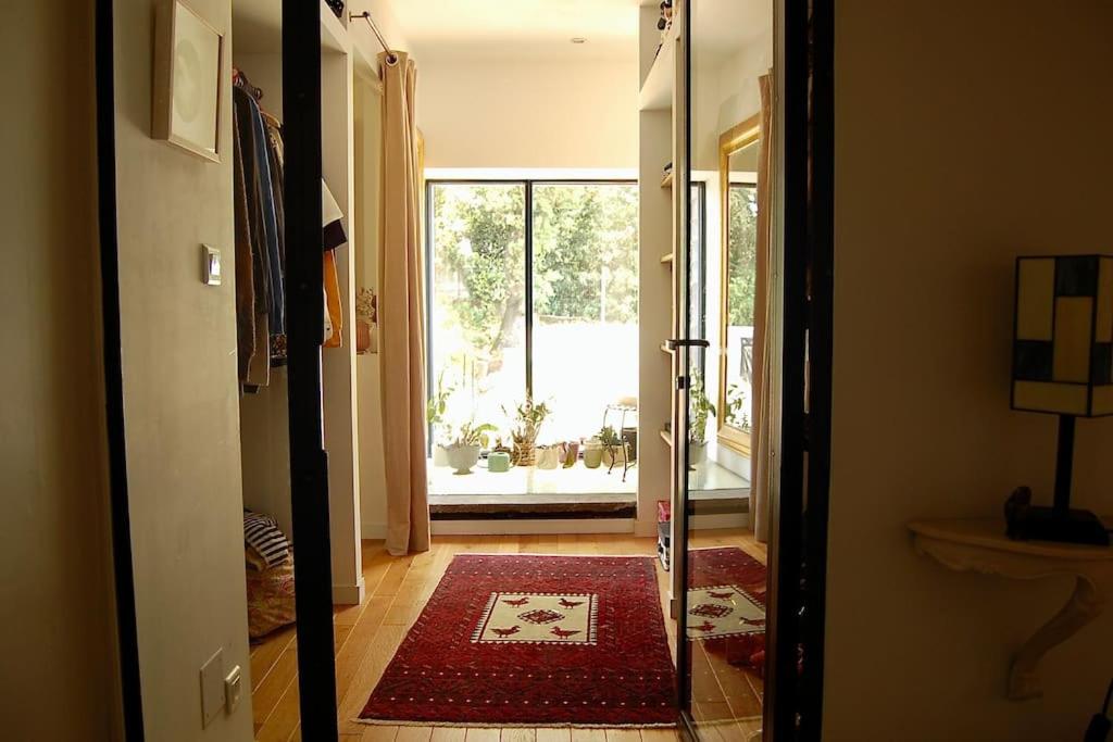 a hallway with a door open to a room at Un jardin en ville in Nantes