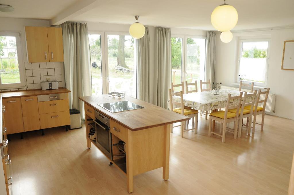 a kitchen and dining room with a table and chairs at Luxus-Ferienhaus auf Reiterhof ART.Quartier in Velgast