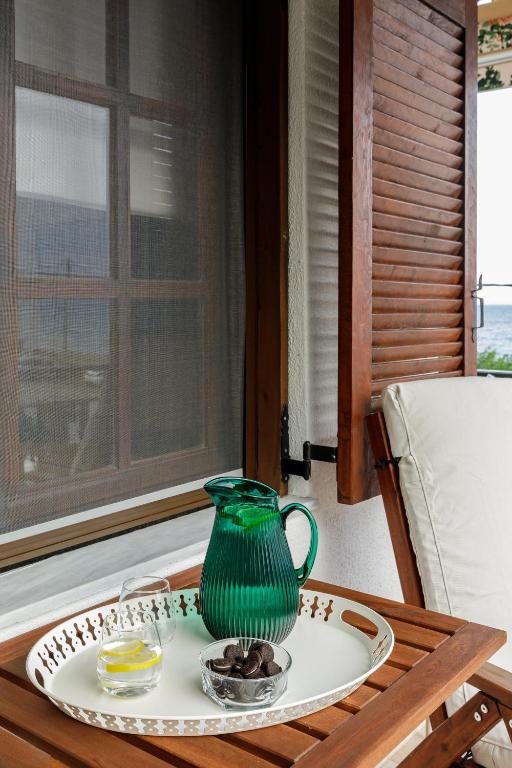 Fotografie z fotogalerie ubytování Azure Breeze - Coastal Chic Getaway by the Sea v destinaci Psakoudia