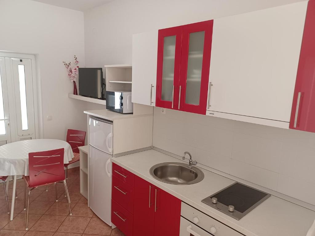 Kuchyňa alebo kuchynka v ubytovaní MG Ravlic Apartments