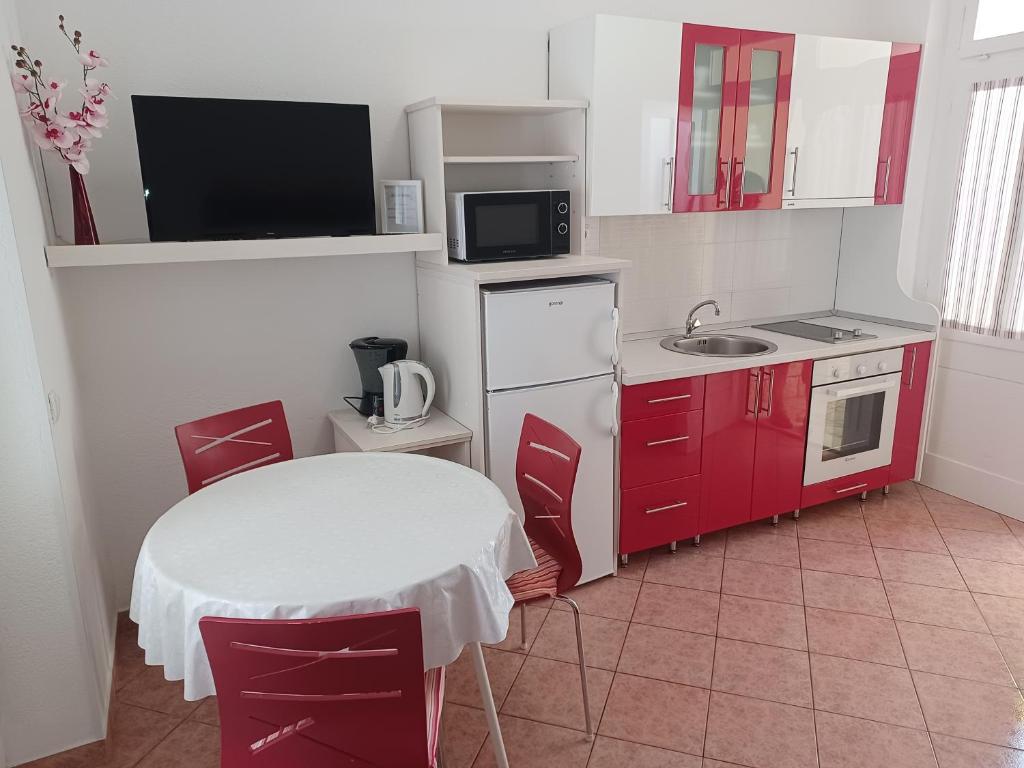 Kuchyňa alebo kuchynka v ubytovaní MG Ravlic Apartments