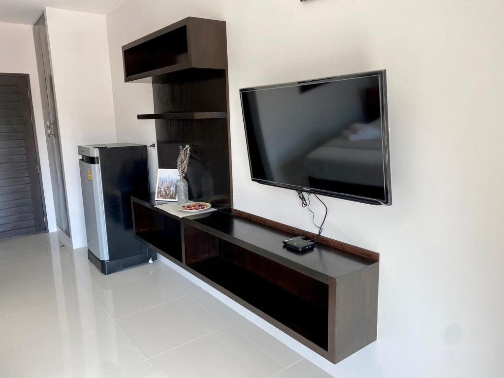 TV a/nebo společenská místnost v ubytování SD Residence I Naiyang Beach I HKT Airport