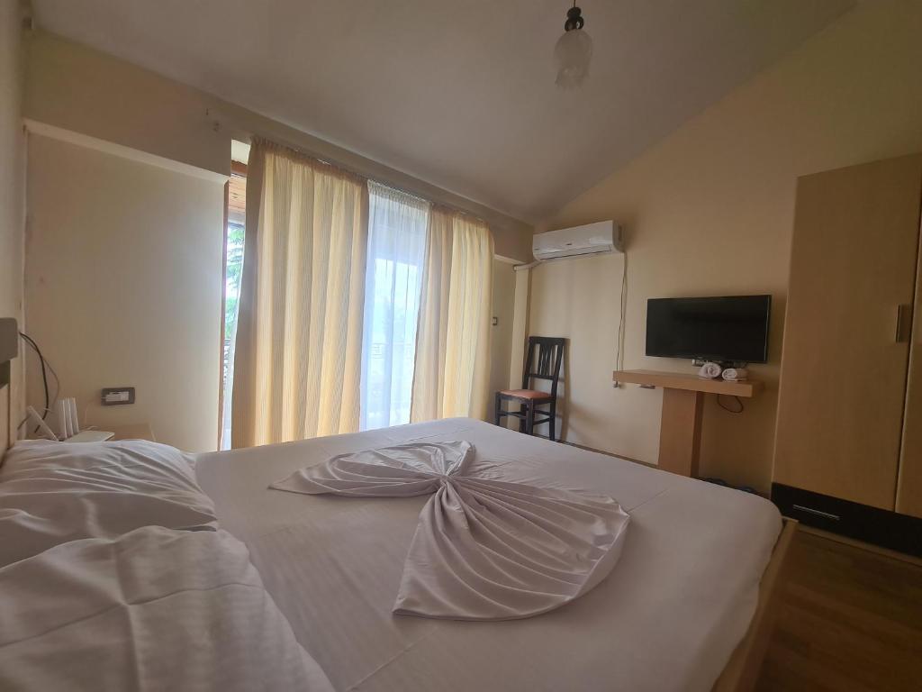 Postel nebo postele na pokoji v ubytování Hotel Kukesi