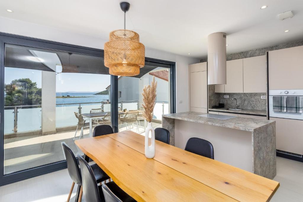 Η κουζίνα ή μικρή κουζίνα στο Justina Apartment