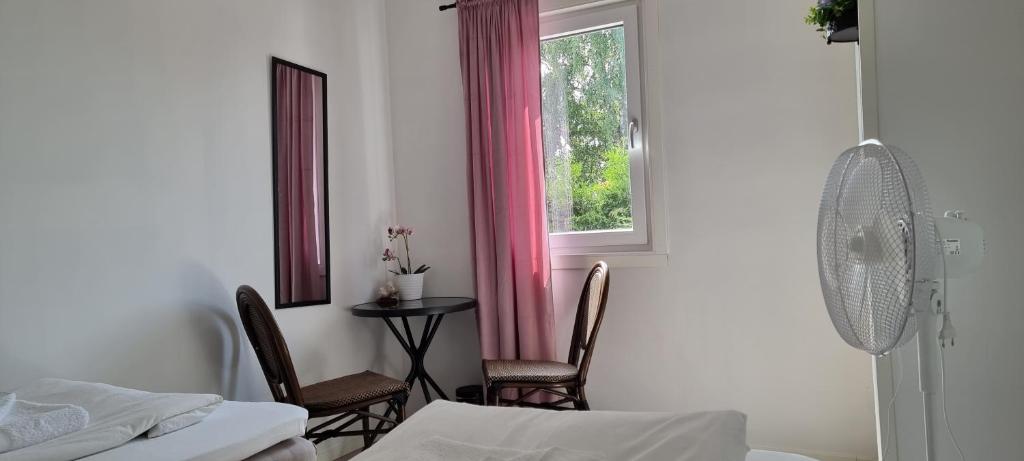 Postel nebo postele na pokoji v ubytování Guest House Tidaholm