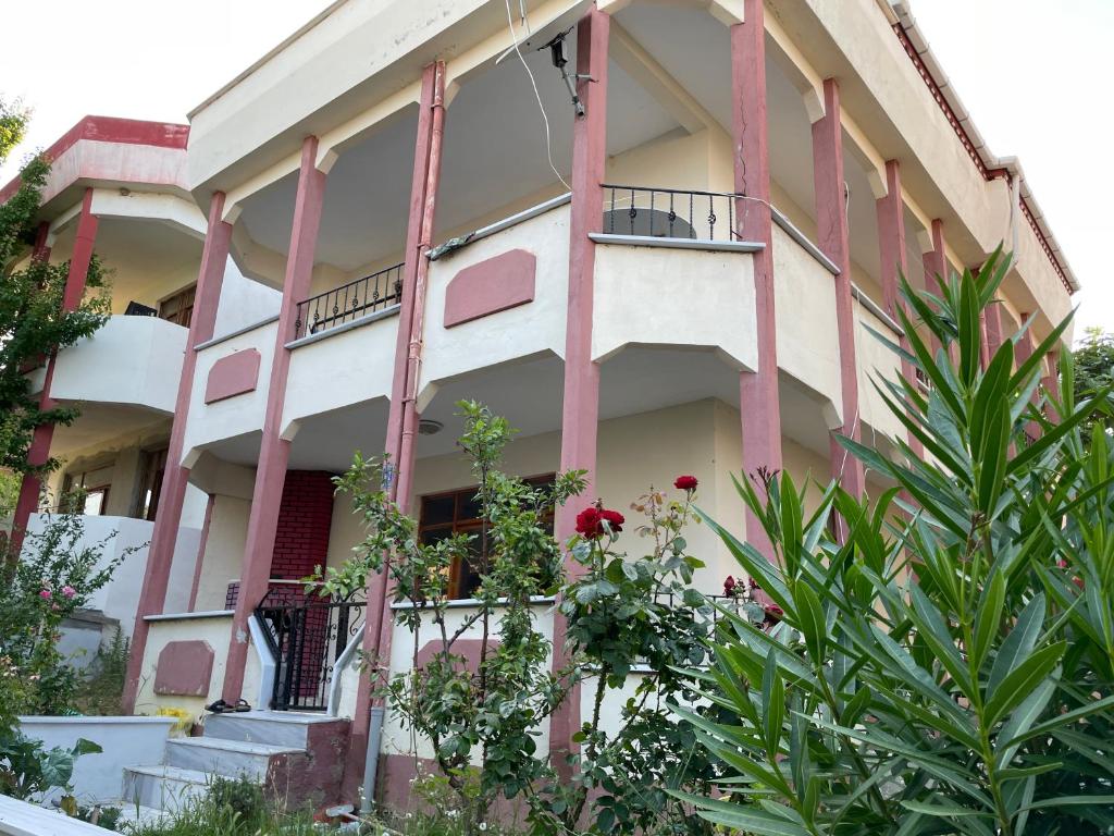 Triplex House With Garden in Murefte