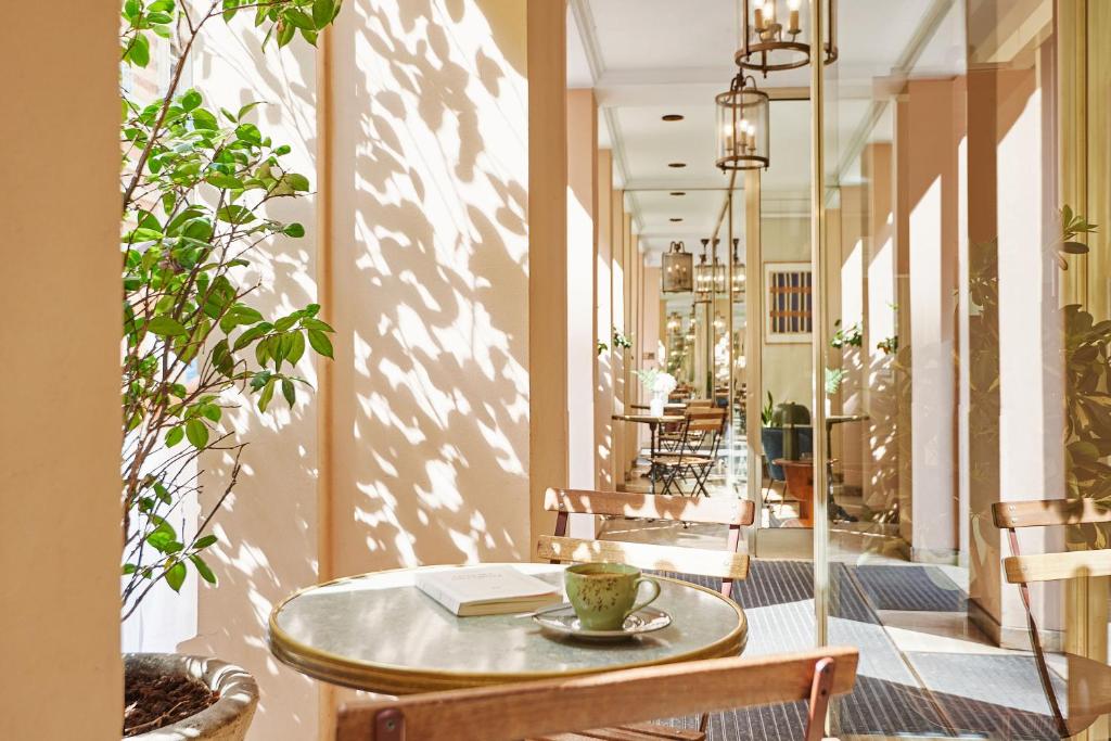 Posezení v ubytování Hotel Etoile Saint Ferdinand by Happyculture