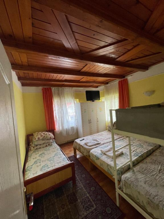 Postel nebo postele na pokoji v ubytování CONSTANTINESCU A.