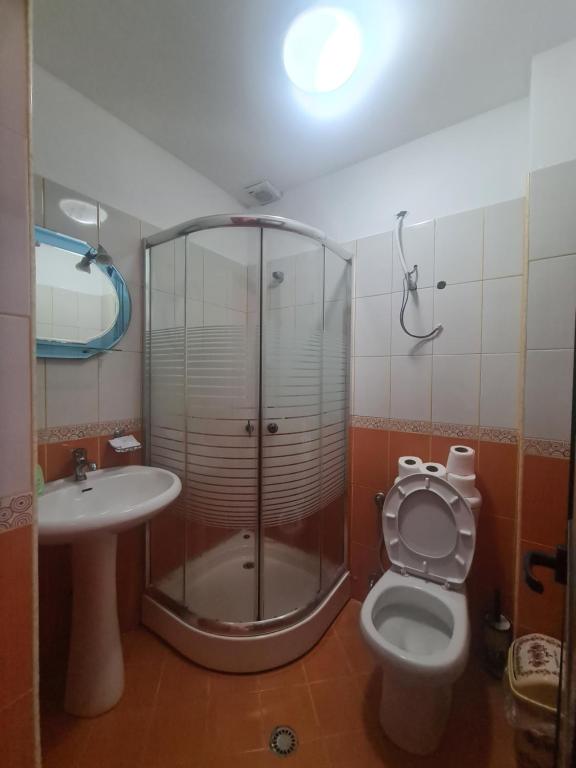 Koupelna v ubytování Hotel Kukesi