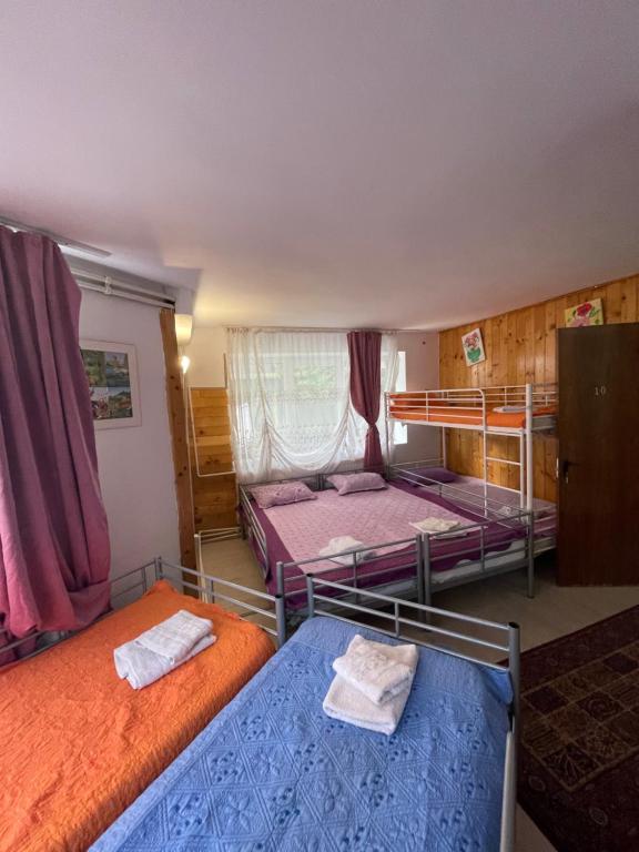 Postel nebo postele na pokoji v ubytování CONSTANTINESCU A.