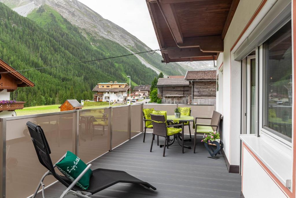 a balcony with chairs and a table with a view of a mountain at Haus Alpenheim Apartment 3 in Tux