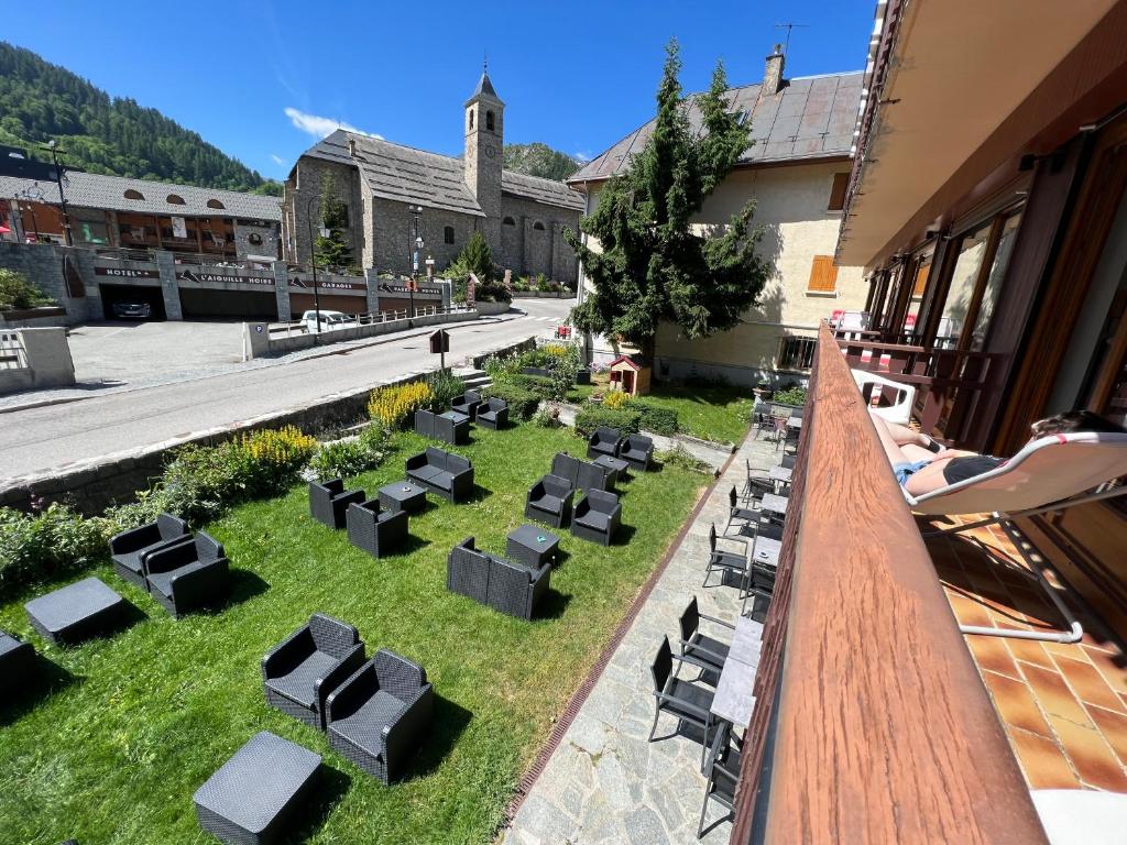 Nespecifikovaný výhled na hory nebo výhled na hory při pohledu z hotelu