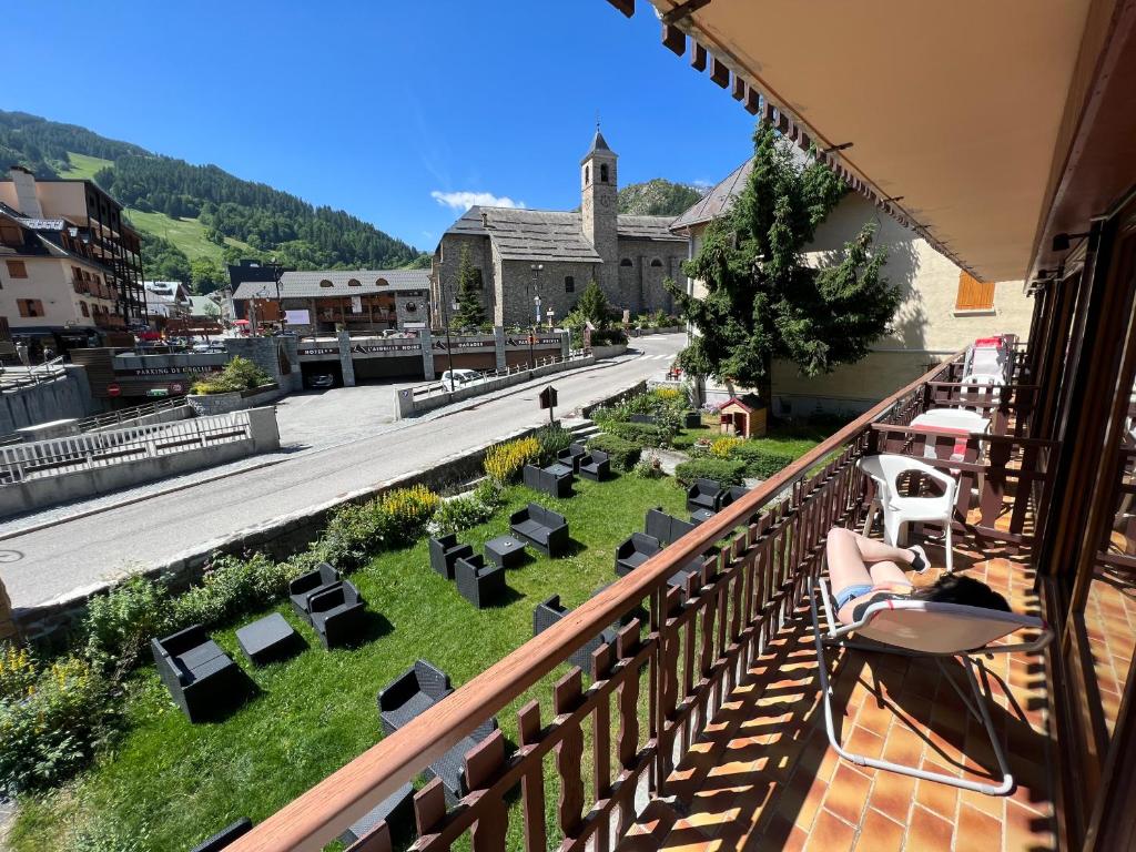 Nespecifikovaný výhled na hory nebo výhled na hory při pohledu z hotelu