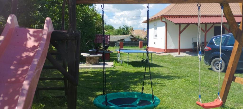 Vonkajšia záhrada v ubytovaní Kifog-Lak Vendégház