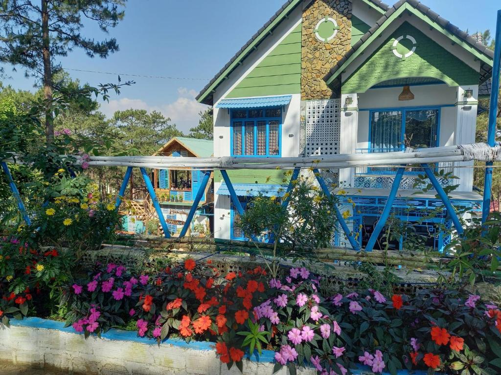 Κήπος έξω από το Y Kim House Mang Đen