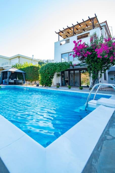 Muses Chalkida κατοικία με πισίνα, Kánithos – Ενημερωμένες τιμές για το 2024
