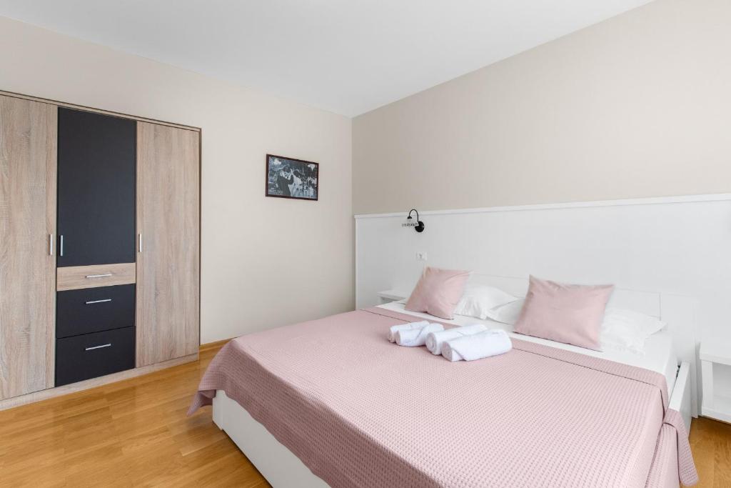 Łóżko lub łóżka w pokoju w obiekcie Villa Hope Apartments