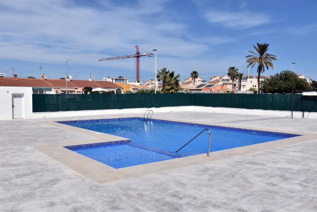 Casa Alex Torrevieja- Holiday House - con piscina comunitaria