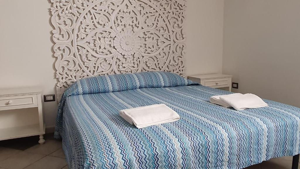Postel nebo postele na pokoji v ubytování NAUTILUS - monolocale seminterrato con finestre