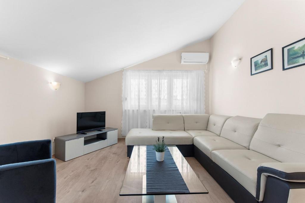Część wypoczynkowa w obiekcie Villa Hope Apartments